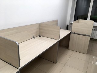 Офисные столы с перегородками
