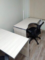 Угловые столы для офиса